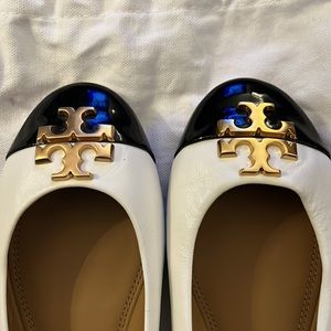 NWOT Tory Burch Spectator Flats Gold Emblem
